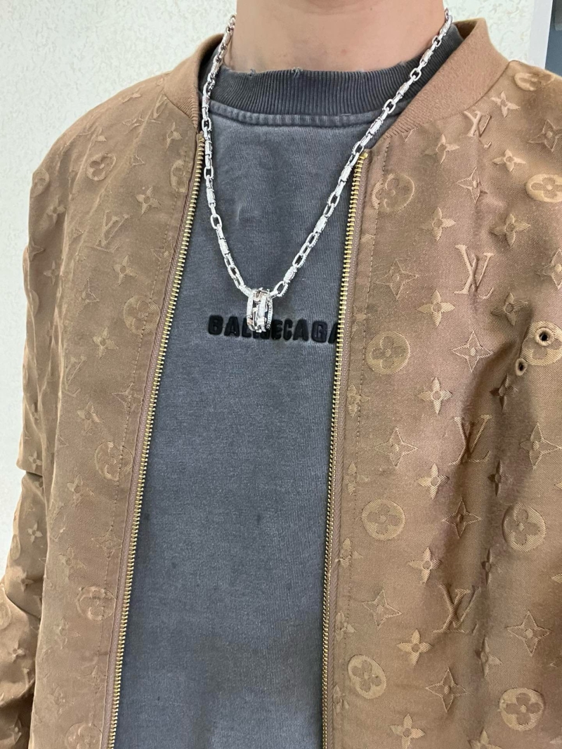 Bv1g*ai necklaces